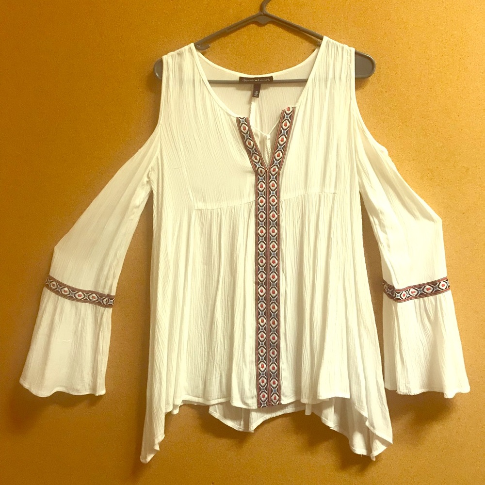 Bohemian Peep Shoulder top